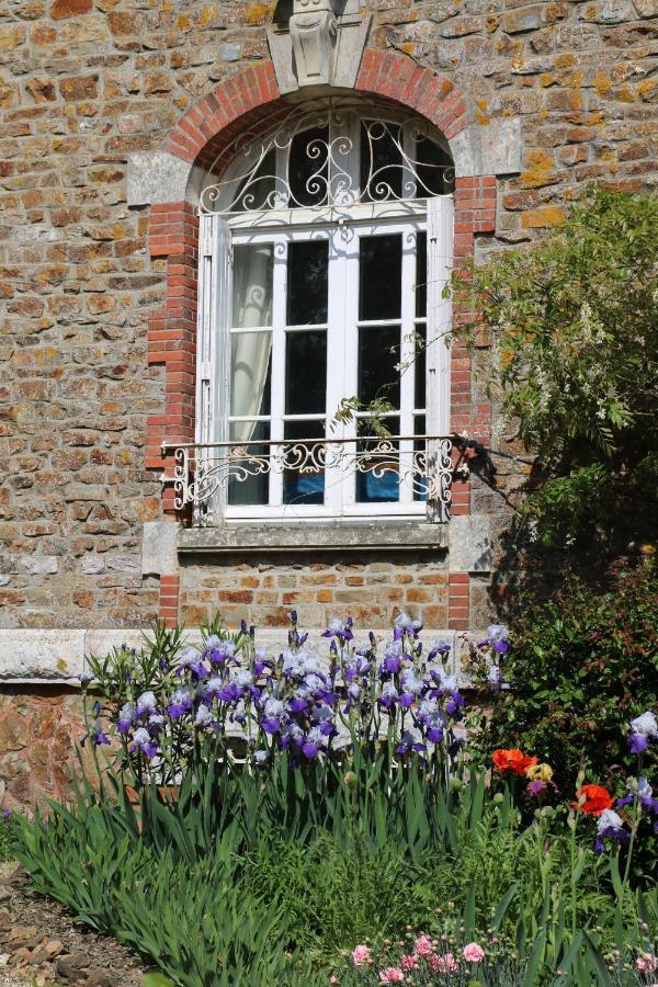 Le Manoir Des Rochers Bouere Exterior photo